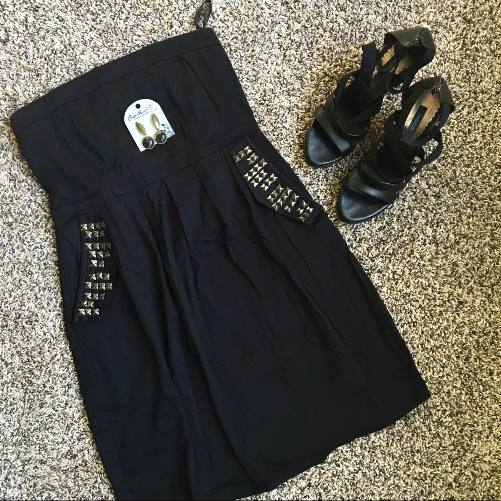 Black tube dress with pockets